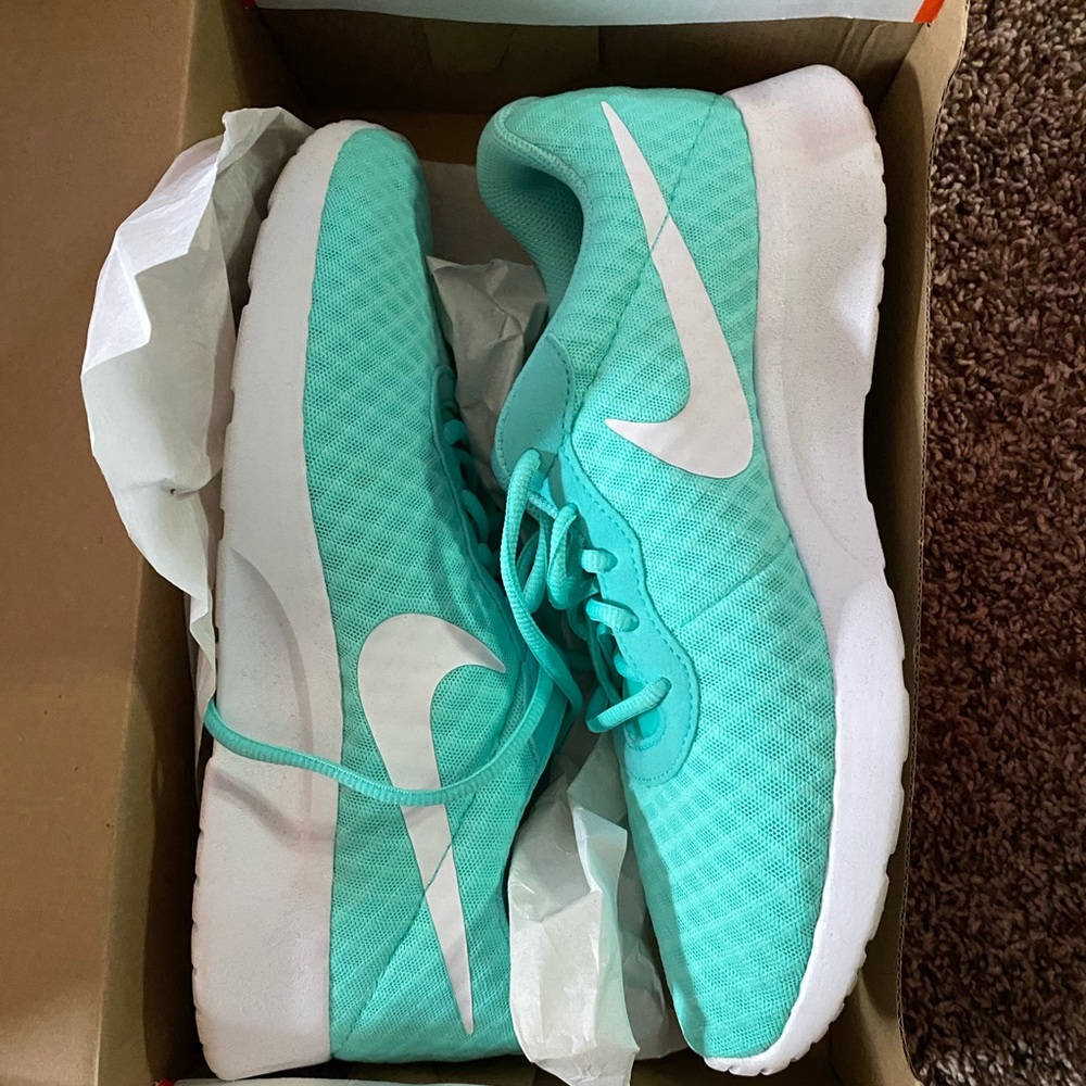 Women’s Nike Flex Trainer **NEW**